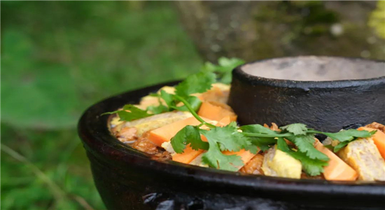 騰沖美食推薦：騰沖土鍋?zhàn)樱脏l(xiāng)愁的名義，將溫暖裝進(jìn)心里